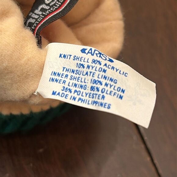 Ari’s Green thinsulate Mittens - Picture 4 of 4